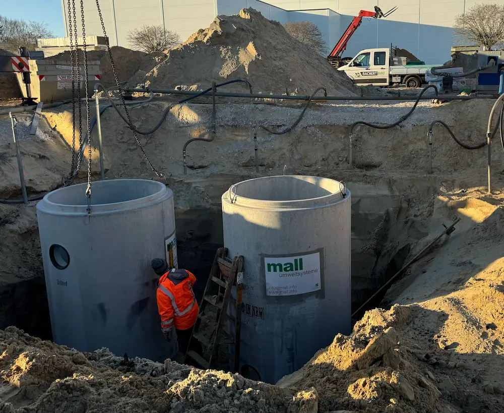 Professioneller Schachtbau in Hamburg: Installation großer Betonschächte für Sielbau und Abwassertechnik durch Bachert Bau Experten.